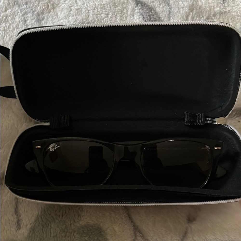 Ray-Ban Classic Black Sunglasses with Case
